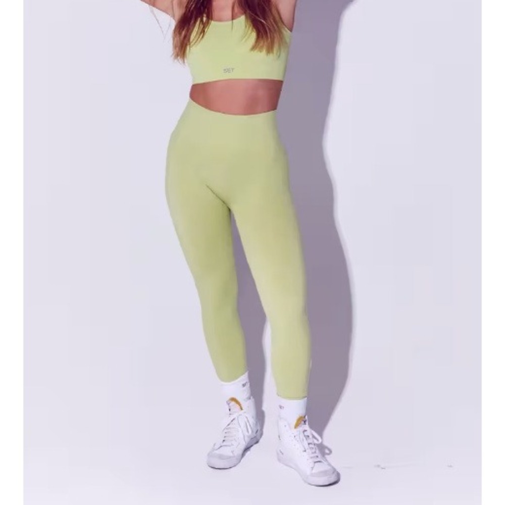 Set Active X Madelyn Cline SculptFlex Leggings in Martini Green sz M